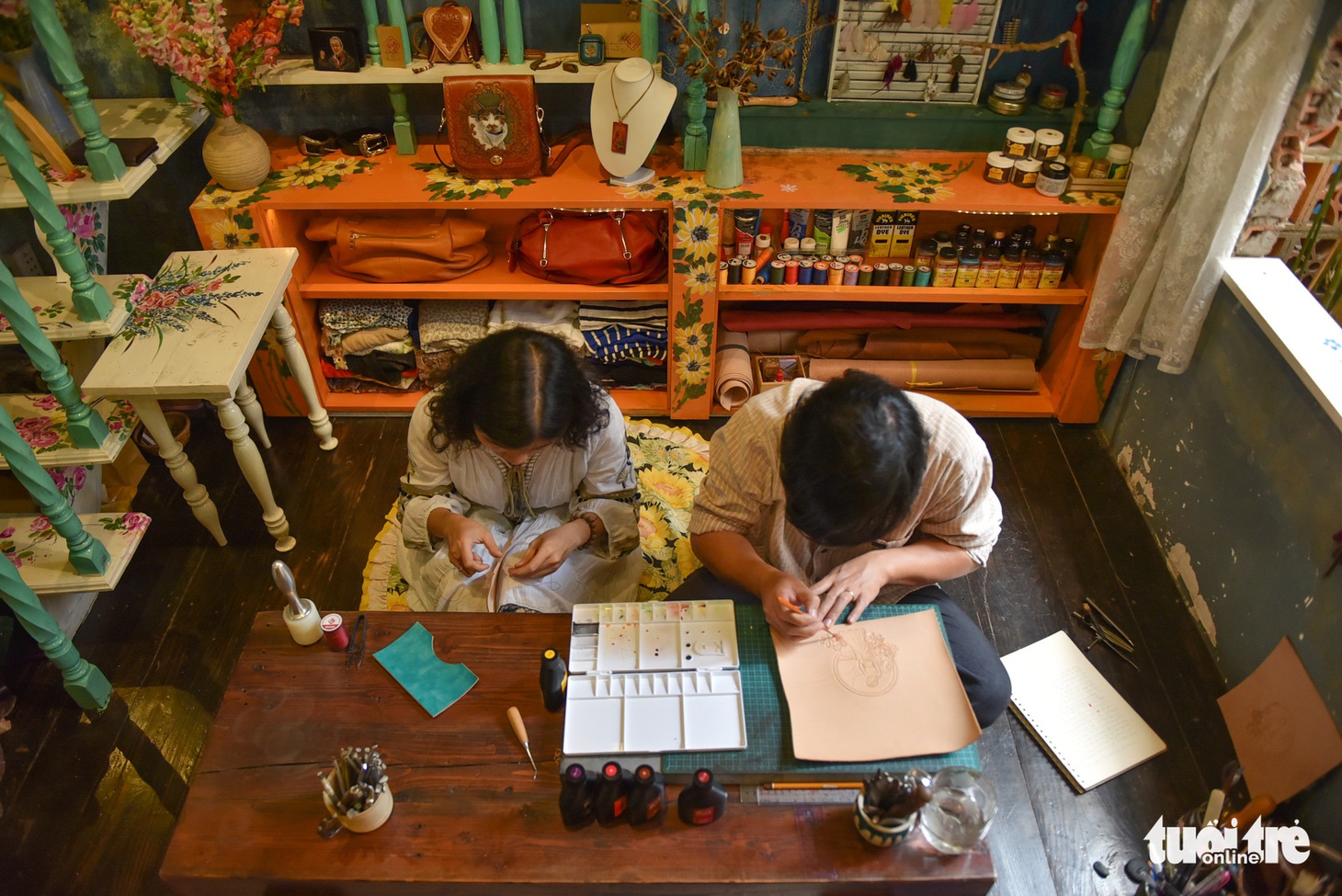 Túi da handmade chạm khắc tiền triệu làm quà dịp 8-3 - Ảnh 7.