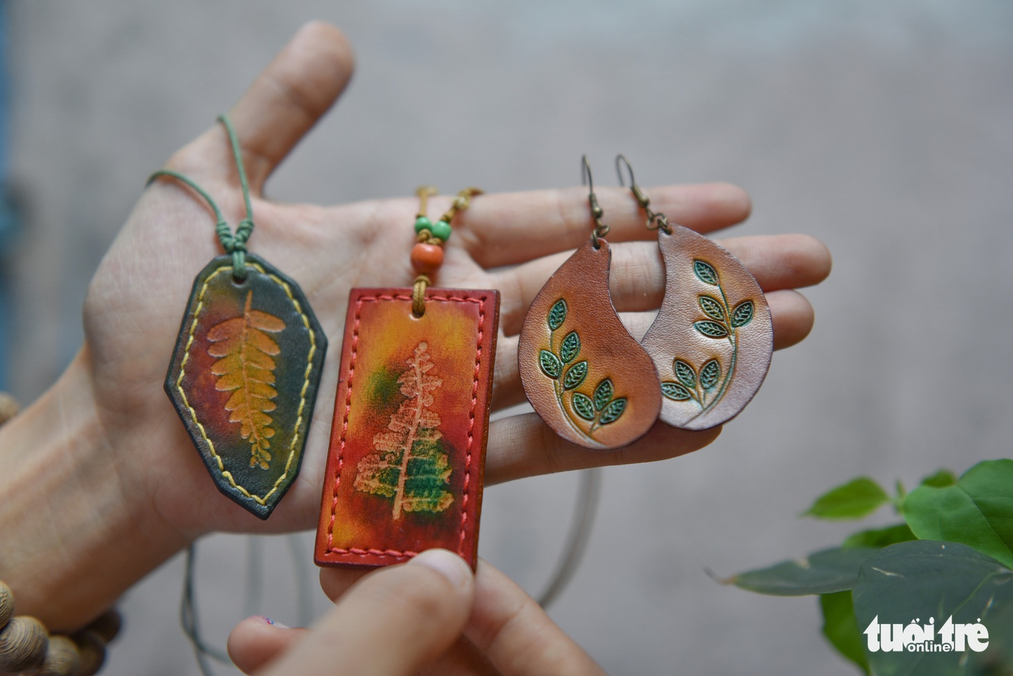 Túi da handmade chạm khắc tiền triệu làm quà dịp 8-3 - Ảnh 10.