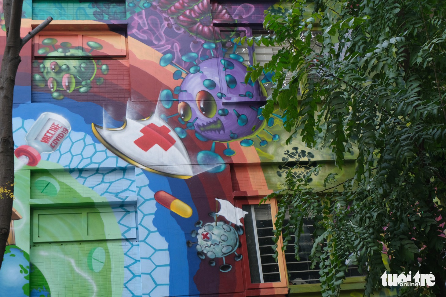 Biệt thự graffiti phòng chống COVID-19 ở Hà Nội khiến người đi qua khoái chí - Ảnh 5.