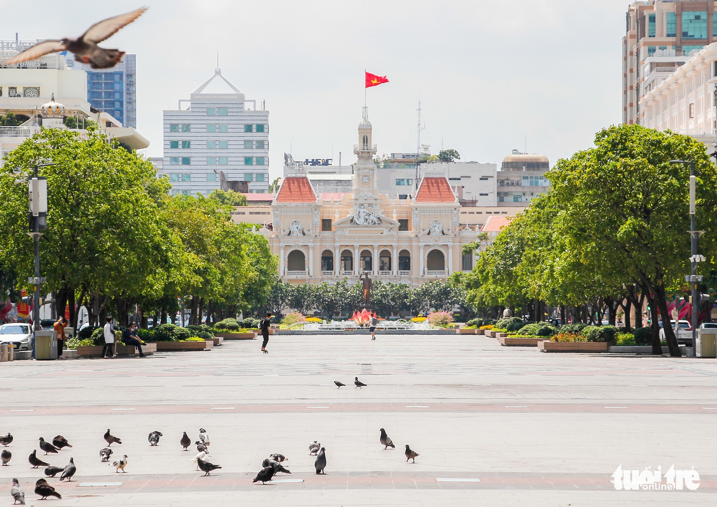 Ngã tư, đèn đỏ tại Sài Gòn thảnh thơi ngày 1-5-2021 - Ảnh 11.