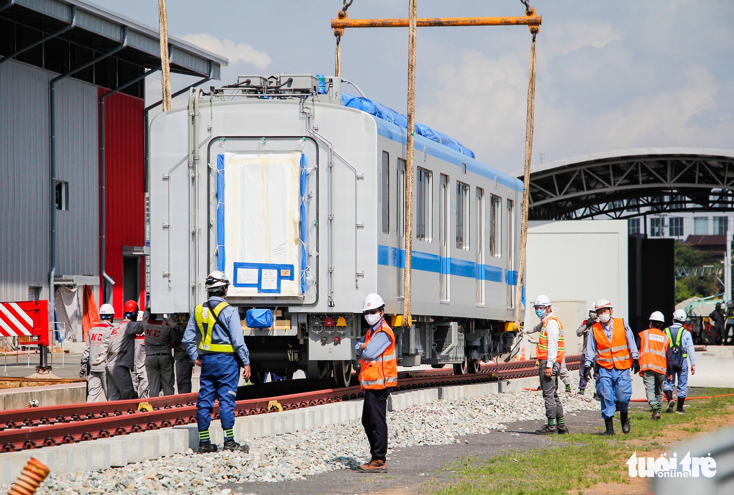 Thêm 3 toa tàu metro số 1 về depot Long Bình để chuẩn bị chạy thử nghiệm - Ảnh 3.