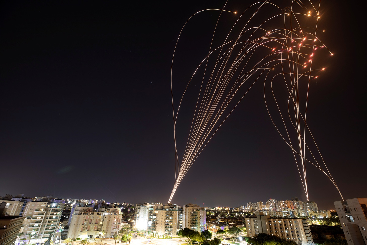 Israel và Hamas đang dùng vũ khí gì để tấn công, đánh chặn nhau? - Ảnh 6.