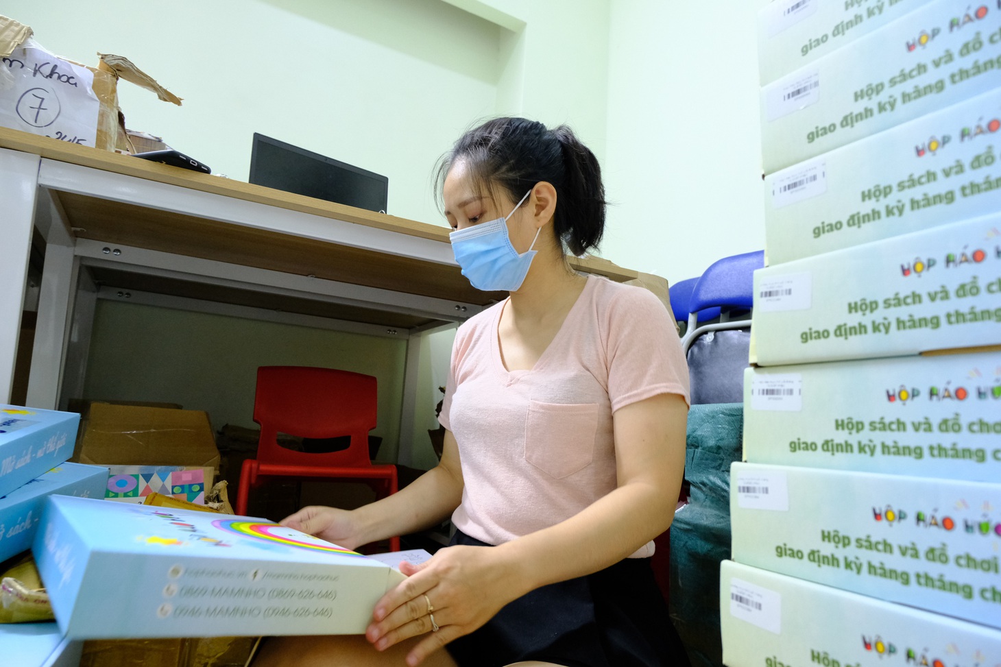 Bác sĩ tuyến đầu hẹn con ngày mẹ trở về an toàn, ba mẹ con mình sẽ ôm nhau thật lâu - Ảnh 8.