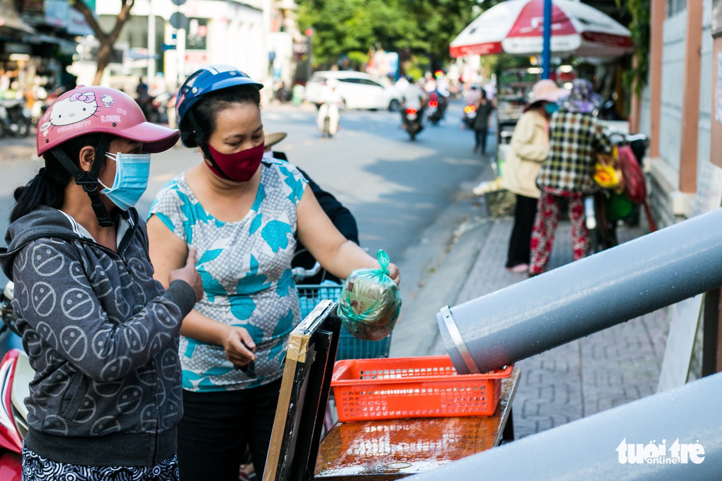 ATM lướt ống hỗ trợ người nghèo - Ảnh 6.
