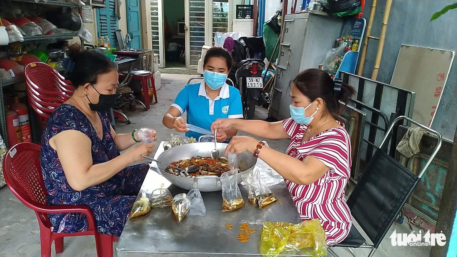 Nhận cá gửi từ Đà Nẵng, người dân bị phong tỏa ở TP.HCM ‘khắc ghi mãi ân tình - Ảnh 10.