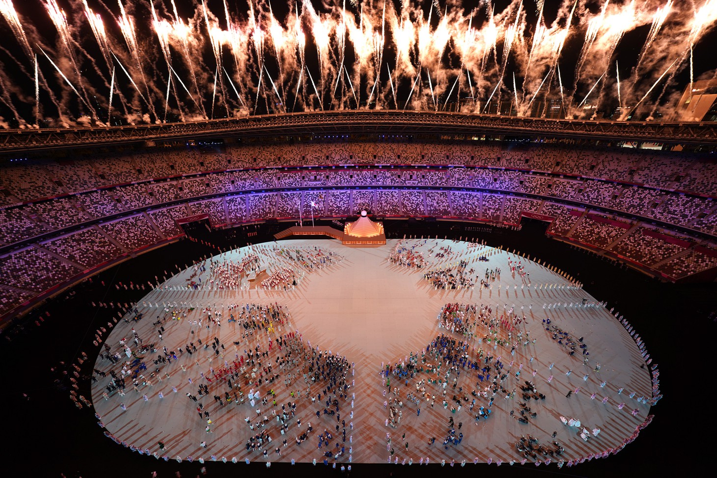 Đài lửa đã được thắp sáng, Olympic 2020 chính thức khai mạc - Ảnh 11.
