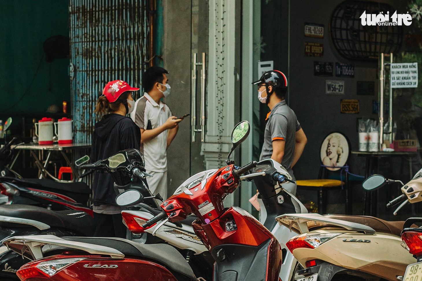 Bắc Giang nhộn nhịp trong ngày đầu tiên trở lại bình thường mới - Ảnh 3.