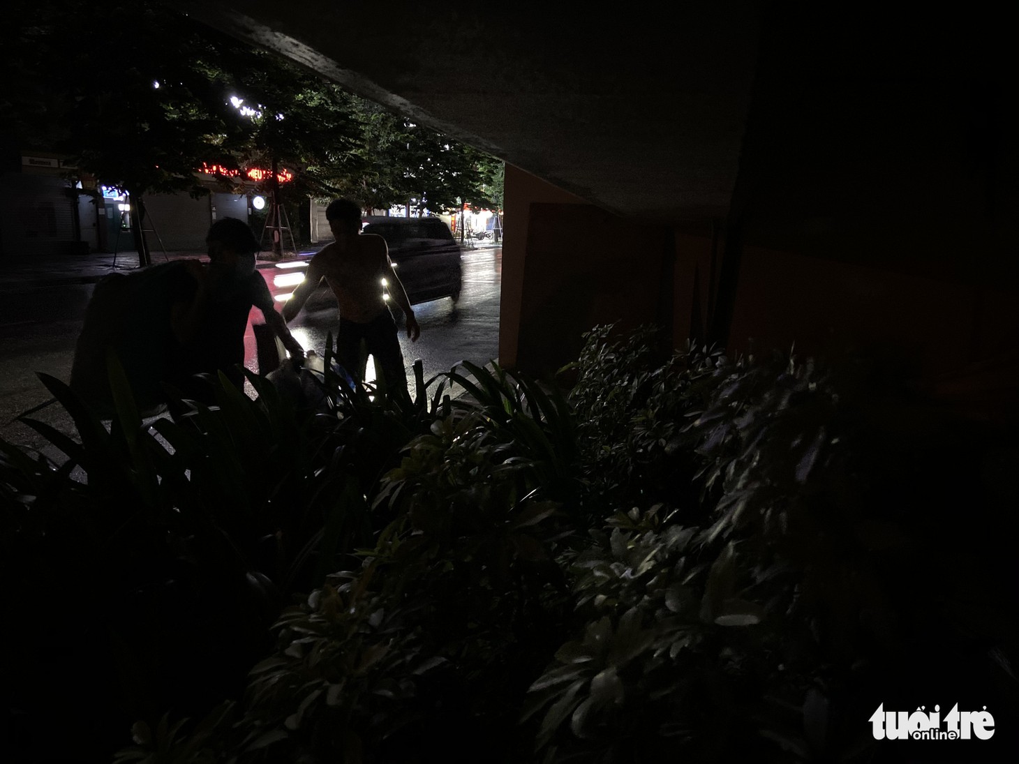 ‘Anh Cường cùng hai em’ nhặt ve chai, cưu mang nhau qua ngày giãn cách - Ảnh 11.