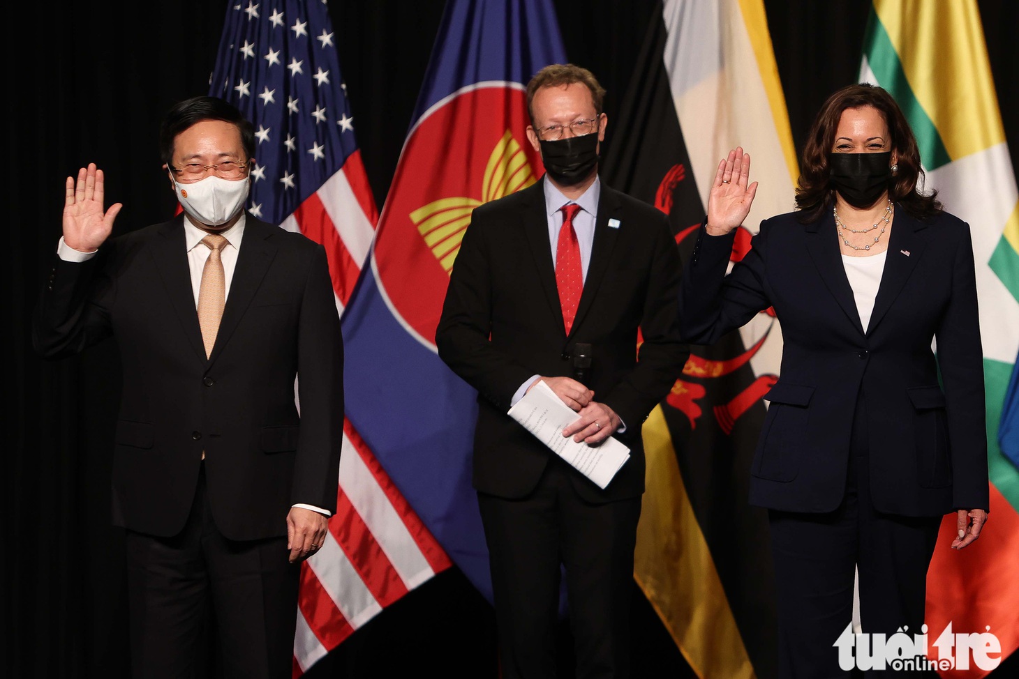 Những hình ảnh đáng nhớ của Phó tổng thống Mỹ Kamala Harris ở Việt Nam - Ảnh 8.