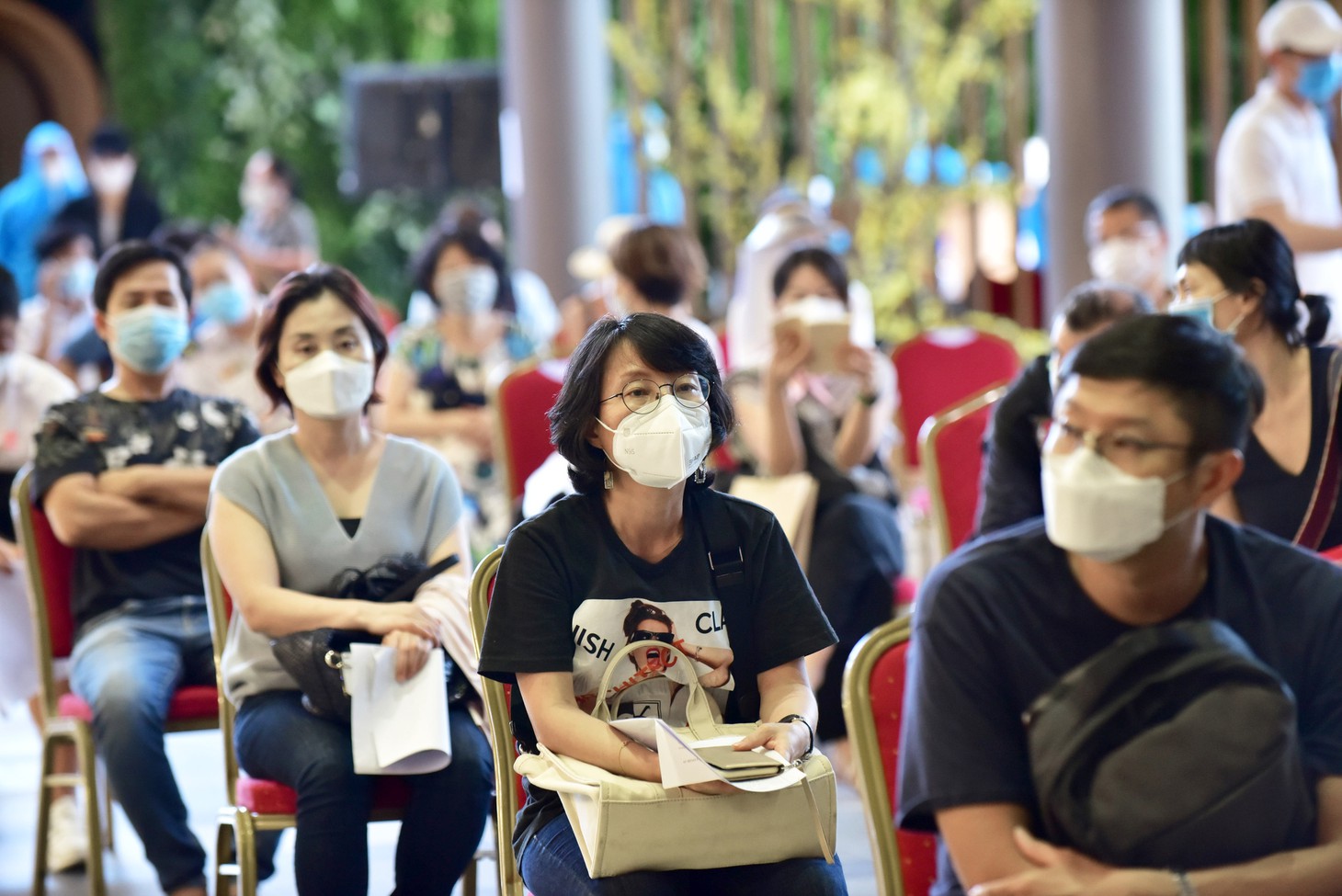 Người nước ngoài được tiêm vắc xin tại TP.HCM: Cảm ơn Việt Nam quan tâm đến chúng tôi! - Ảnh 6.
