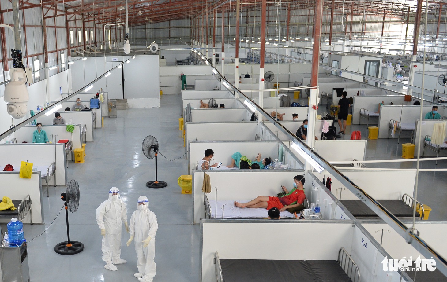 Bệnh viện dã chiến thuộc Bộ Công an nâng tầng điều trị - Ảnh 1.