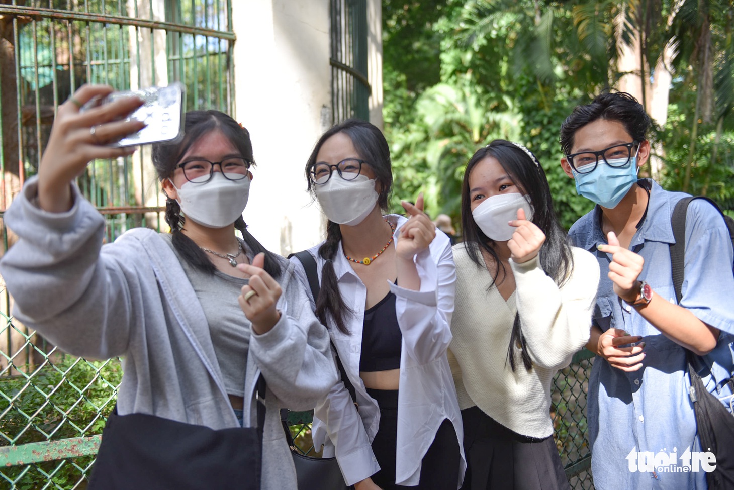 Thời tiết mát mẻ, người dân TP.HCM vui chơi, dã ngoại trong ngày đầu năm - Ảnh 3.