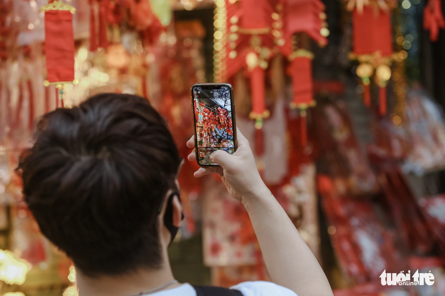 Hà Nội nắng ráo cuối tuần, bạn trẻ kéo nhau lên chợ Hàng Lược ‘check-in’ - Ảnh 6.