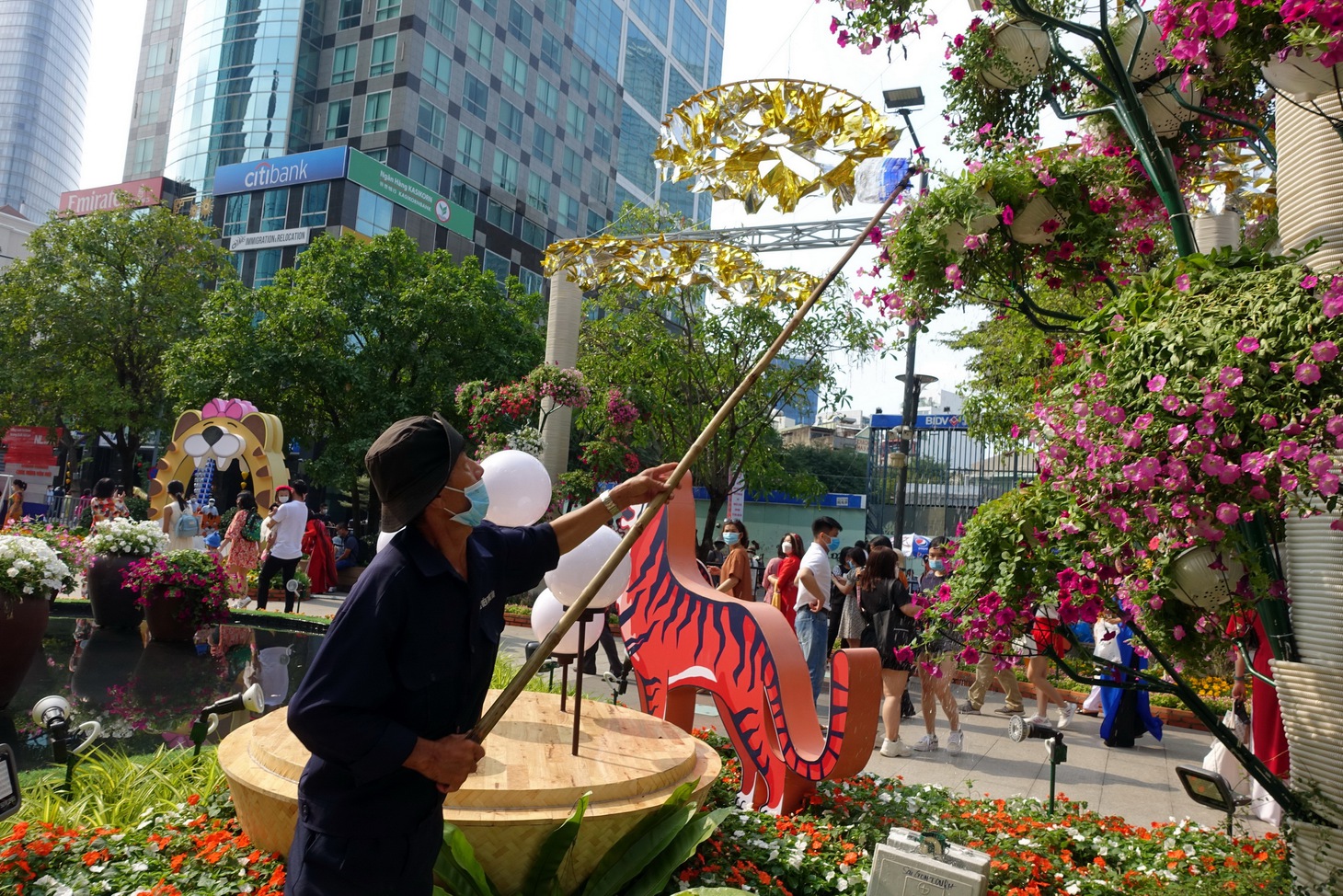 Đường hoa Nguyễn Huệ đảm bảo an toàn - Ảnh 2.