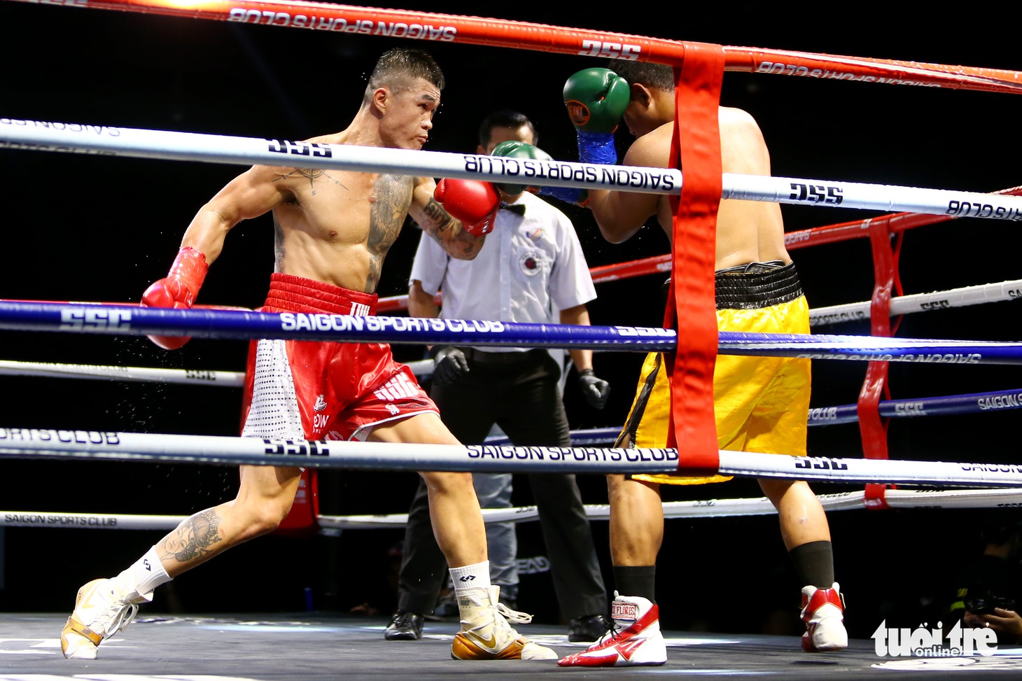 Tái xuất sau 3 năm, Trương Đình Hoàng hạ knock-out đối thủ Indonesia - Ảnh 1.