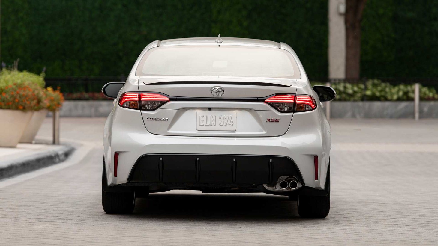 Xe bán chạy nhất thế giới Toyota Corolla nâng cấp nhẹ, giảm giá bản hybrid - Ảnh 13.