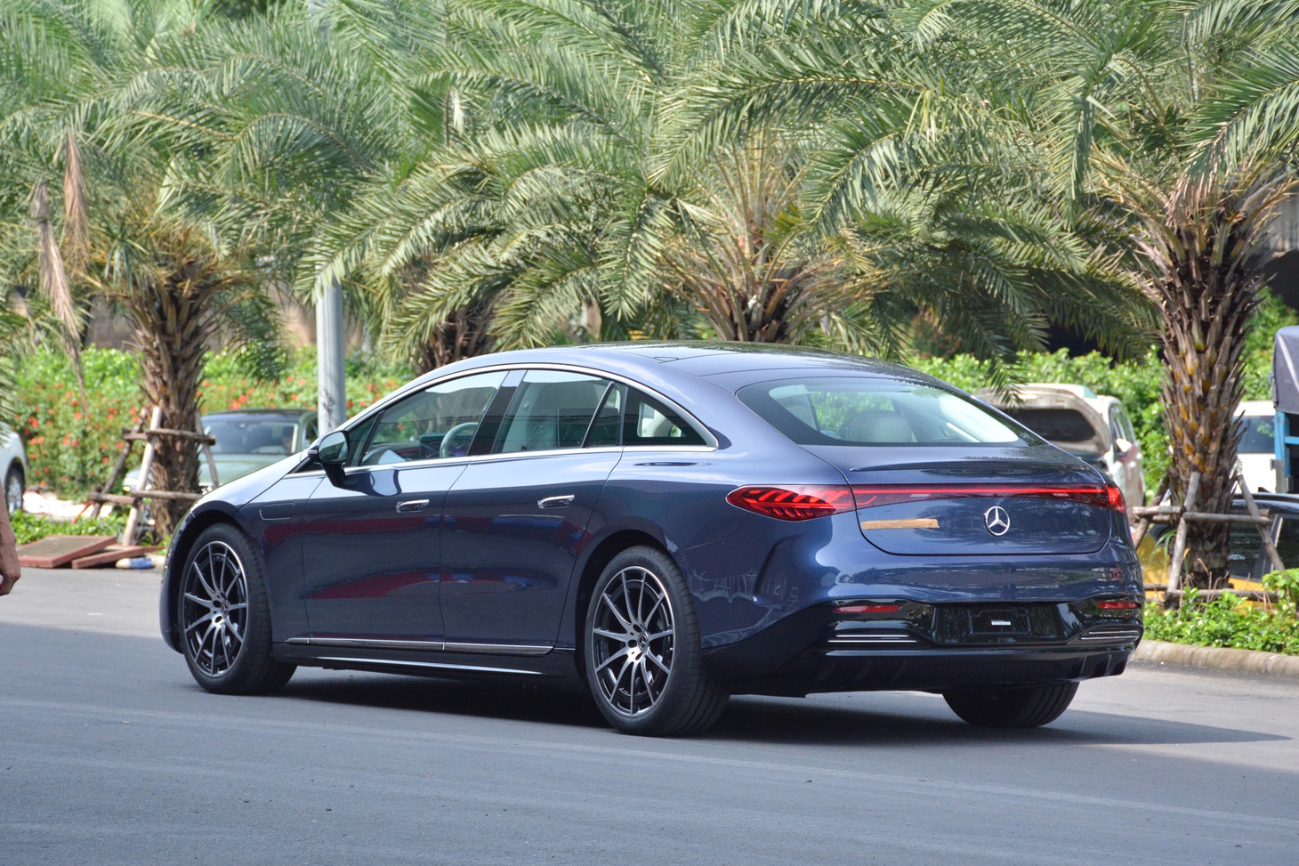 Mercedes-Benz EQS lần đầu lộ diện tại Việt Nam - Xe điện sáng nhất VMS 2022 - Ảnh 4.