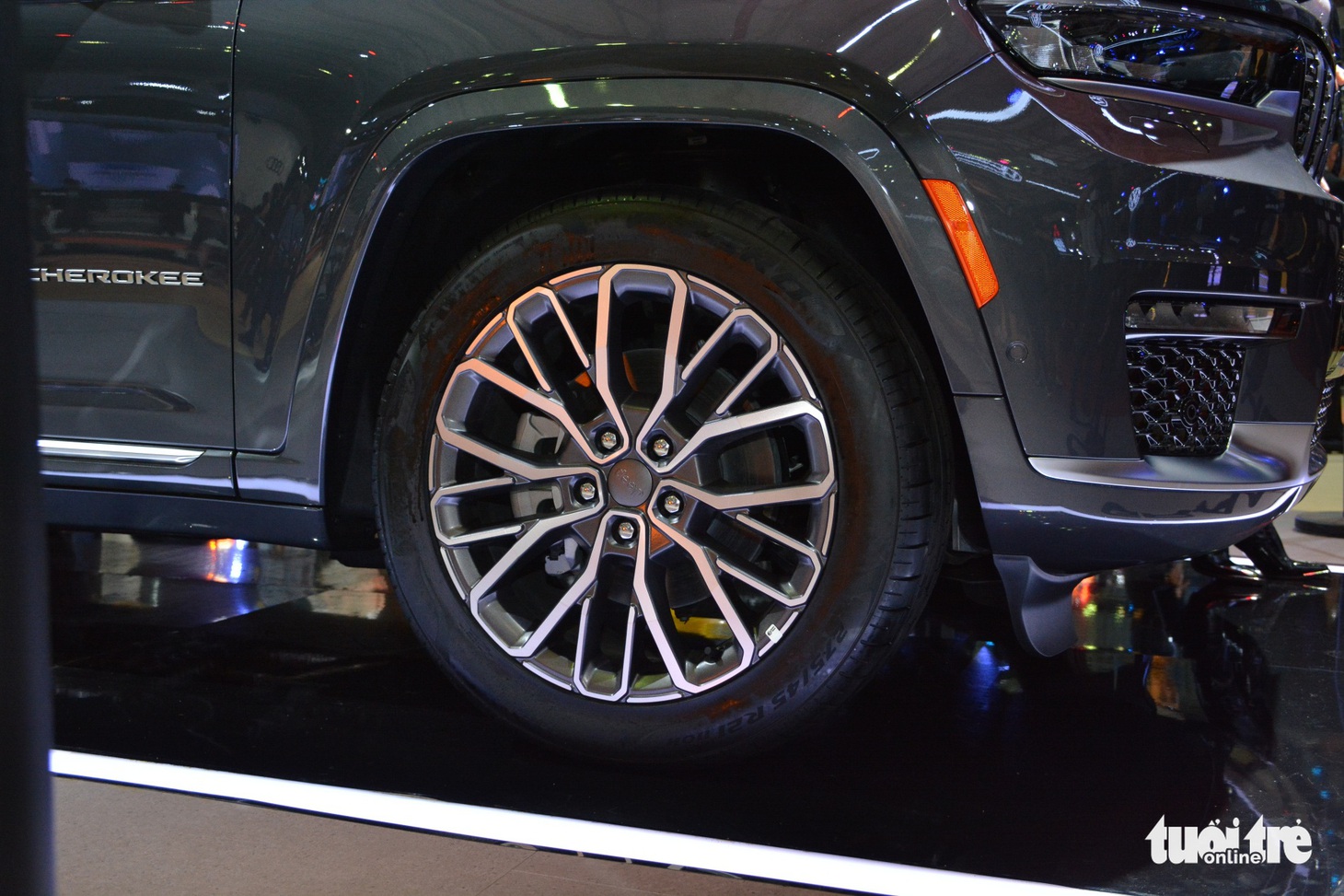 Jeep Grand Cherokee L giá hơn 6 tỉ đồng: SUV phổ thông được định vị ngang hạng sang ở Việt Nam - Ảnh 9.