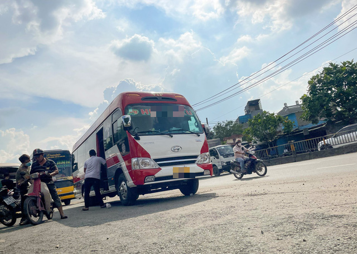300 chuyến xe bỏ bến Miền Đông mới: Hành khách cũng có lỗi? - Ảnh 1.