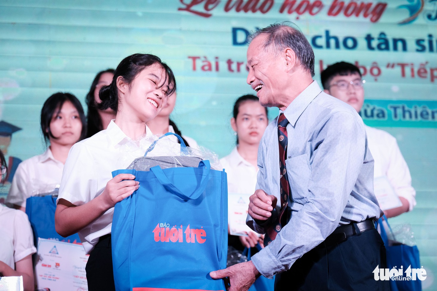 Em sẽ không bỏ học, dù cuộc sống khó khăn đến thế nào - Ảnh 7.