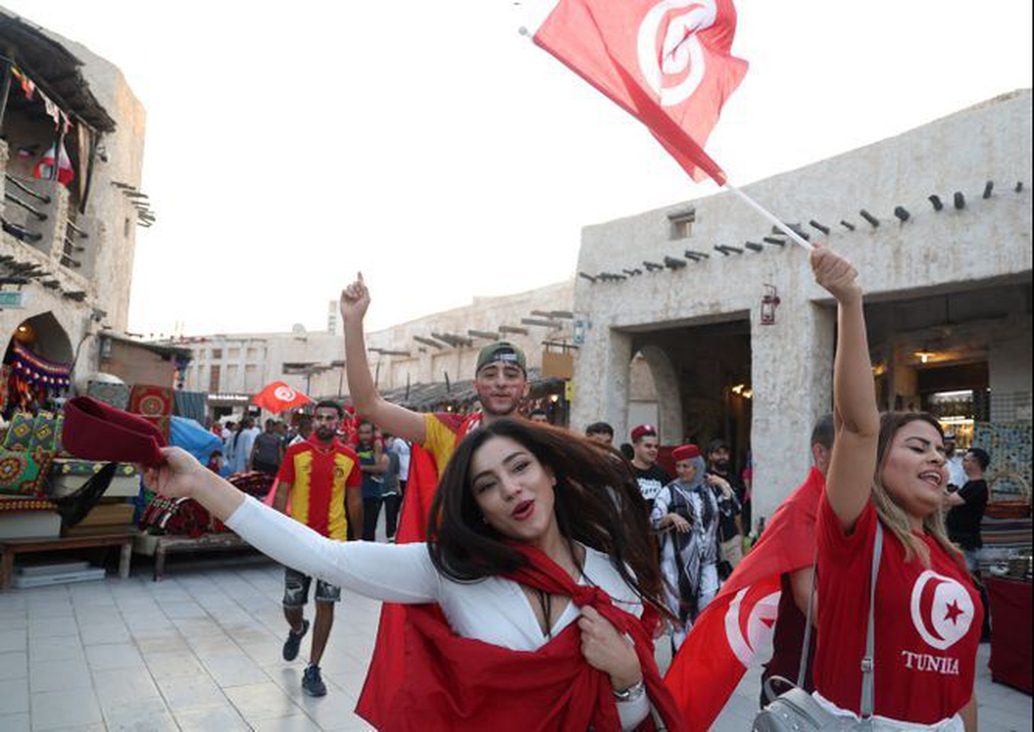 Màu sắc World Cup 2022 đã tràn ngập ở Qatar - Ảnh 10.