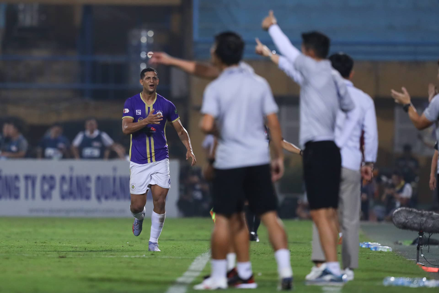 Hà Nội vô địch V-League 2022, Sài Gòn bên bờ vực xuống hạng - Ảnh 1.