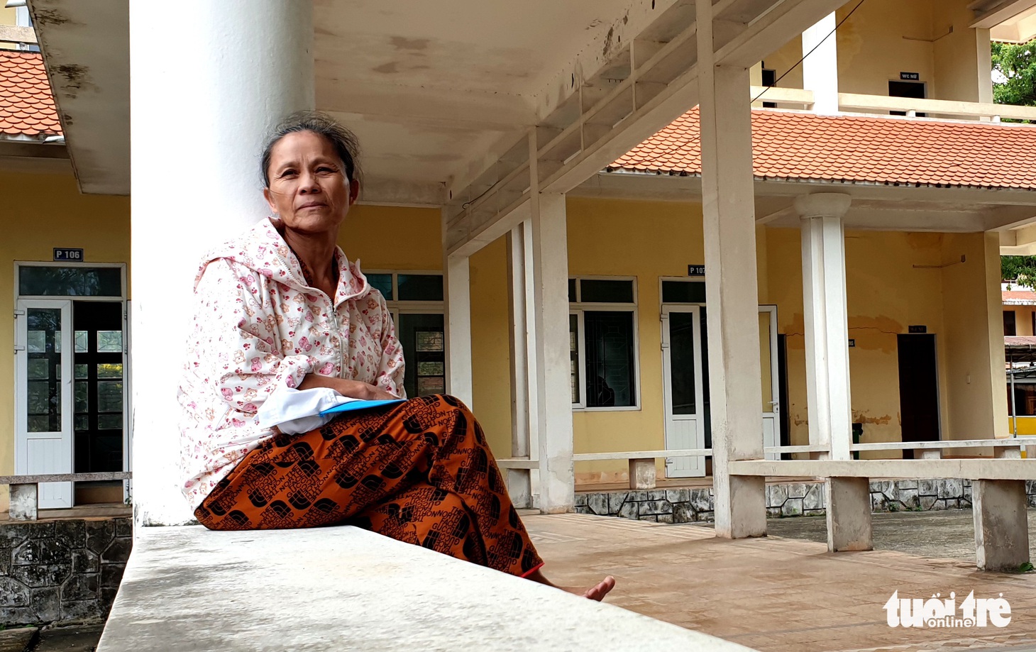 Con đến giảng đường, mẹ chờ ngoài cửa lớp - Ảnh 7.