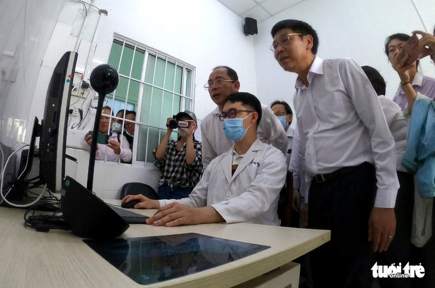 Đưa trí tuệ nhân tạo ra chăm sóc sức khỏe cho bà con đảo Thạnh An - Ảnh 6.