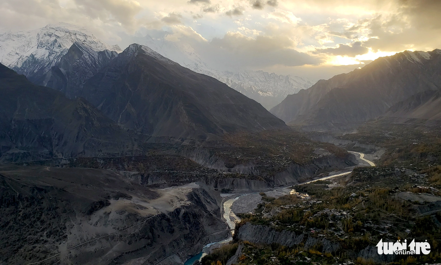 Vượt ‘kỳ quan thứ 8’ đến thung lũng sắc màu ở Pakistan - Ảnh 14.