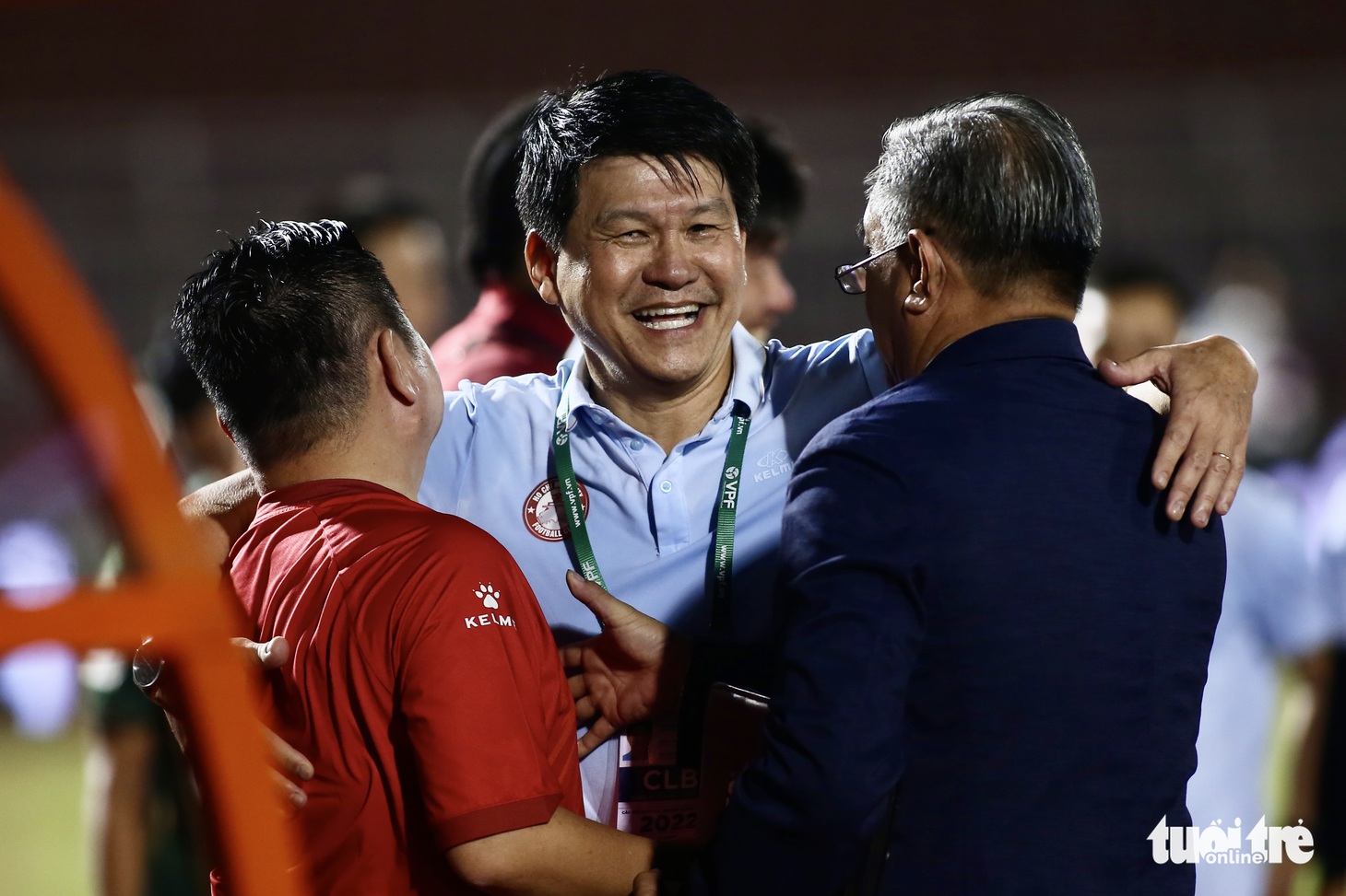 HLV Vũ Tiến Thành nhảy mừng CLB TP.HCM có lợi thế cuộc đua trụ hạng V-League - Ảnh 7.