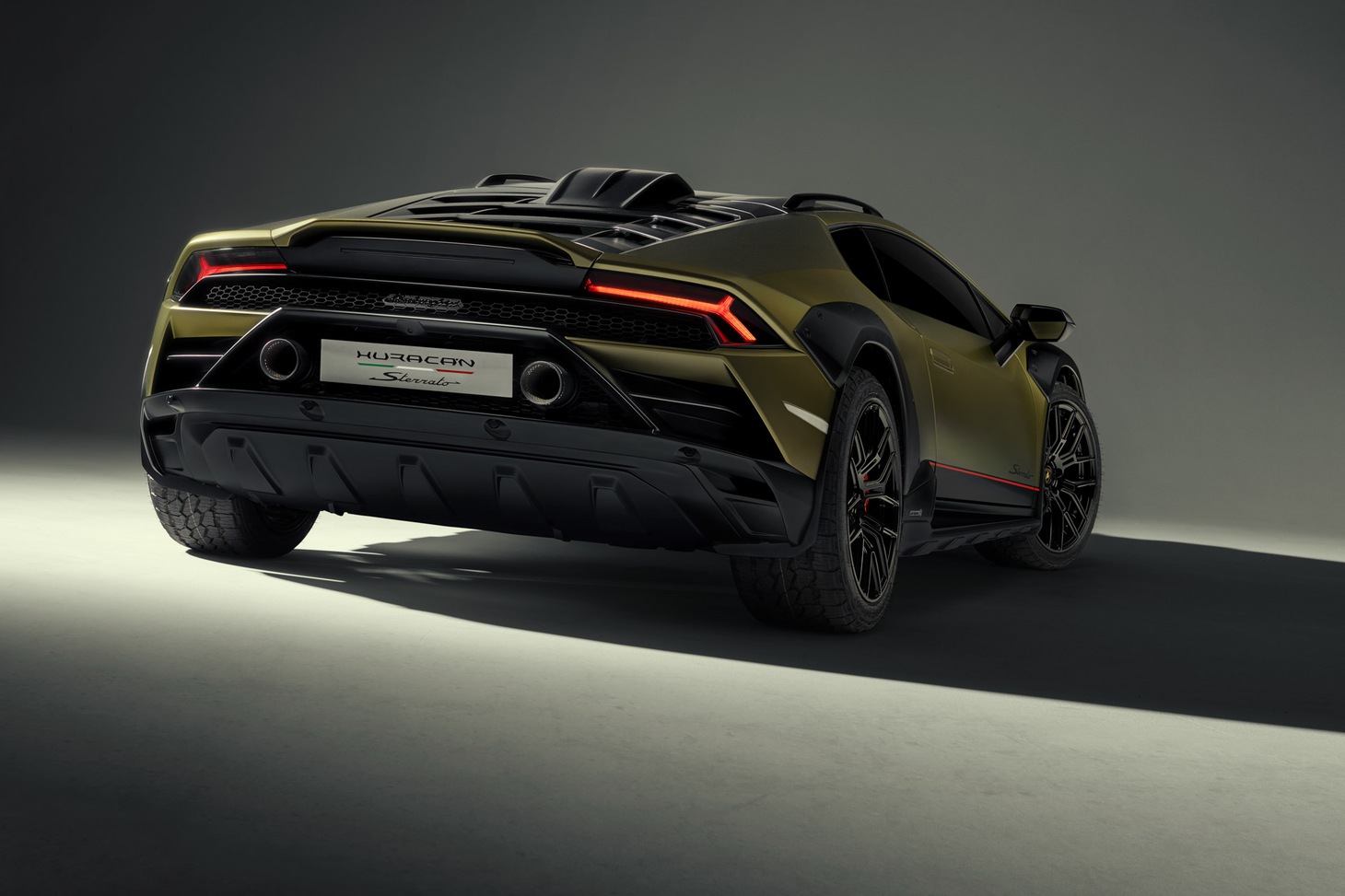 Lamborghini Huracan Sterrato ra mắt: Khi siêu xe cũng off-road - Ảnh 3.