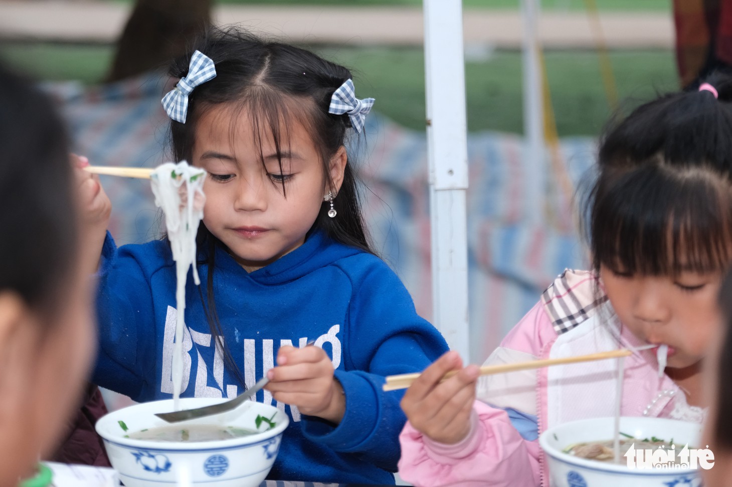 1.000 tô phở chiêu đãi người dân trước đình làng phở Vân Cù - Ảnh 5.
