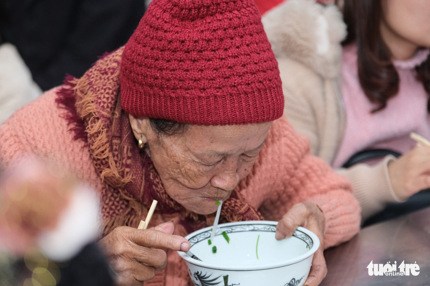 1.000 tô phở chiêu đãi người dân trước đình làng phở Vân Cù - Ảnh 4.