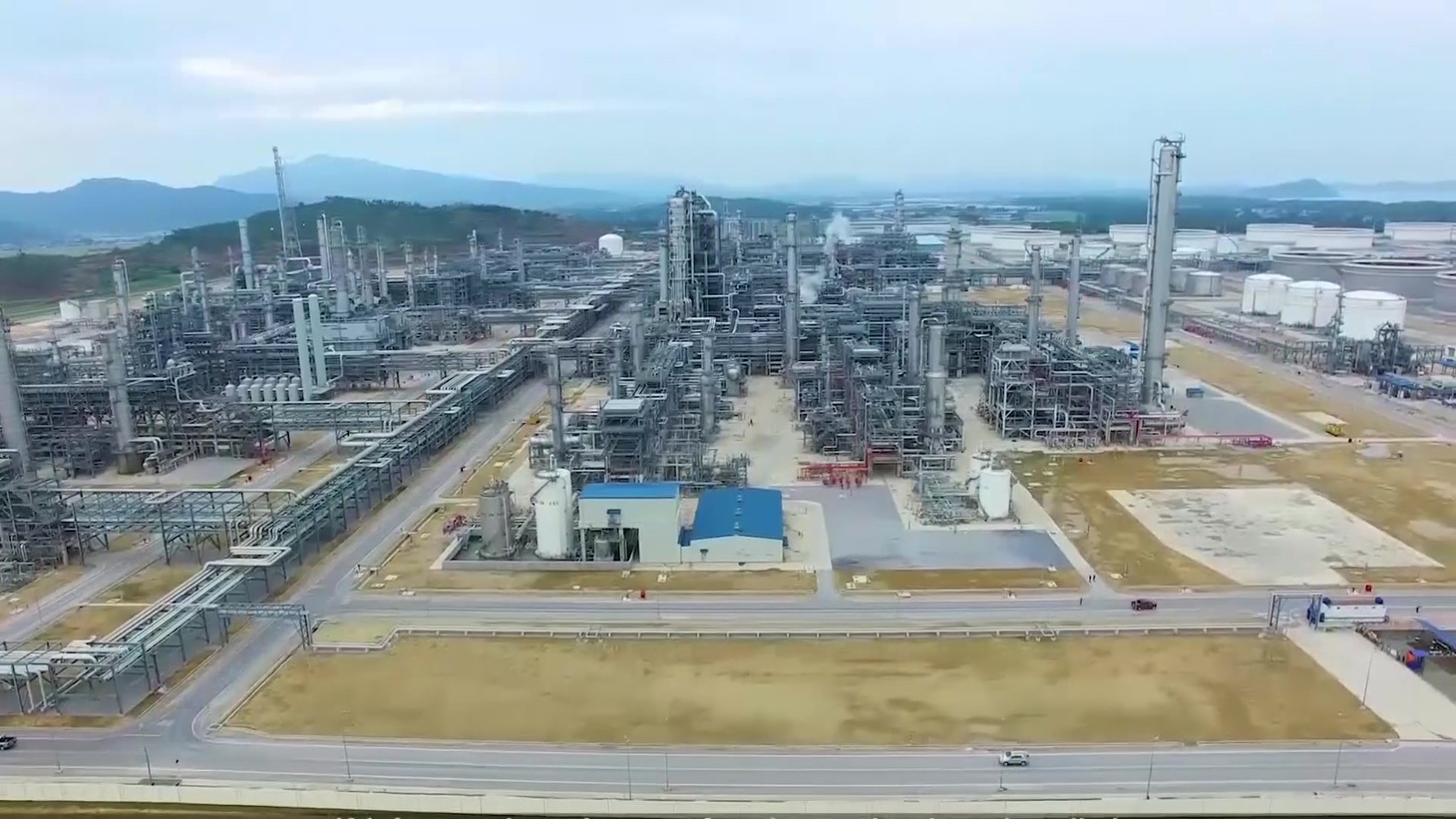 Tin tức sáng 12-1: Bộ trưởng Công Thương làm việc với Nhà máy lọc hóa dầu Nghi Sơn - Ảnh 1.