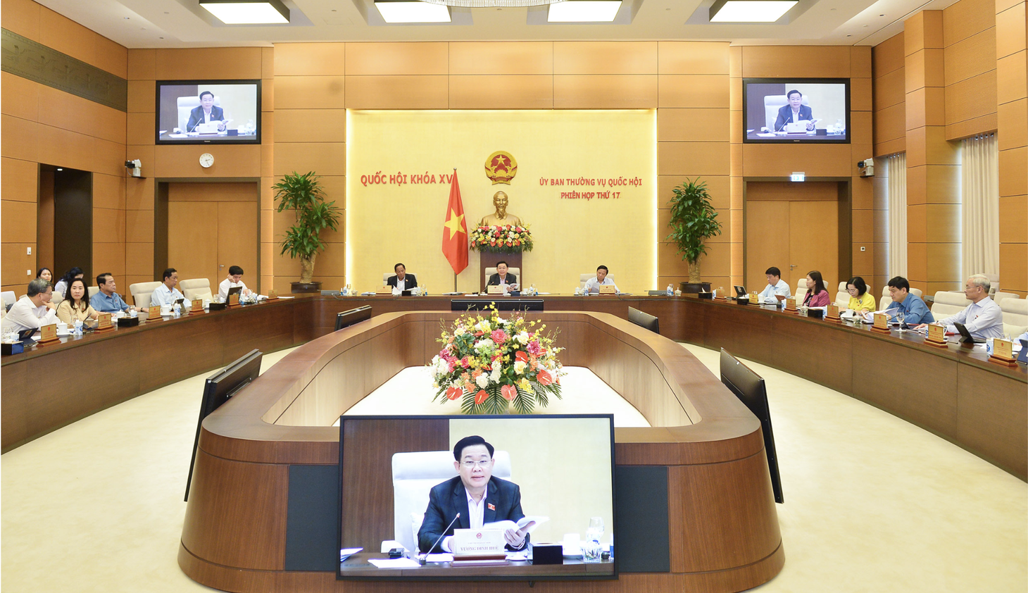 Tin tức sáng 13-12: Trùm buôn lậu Mười Tường lại hầu tòa; Tâm lý găm USD được giải tỏa - Ảnh 1.