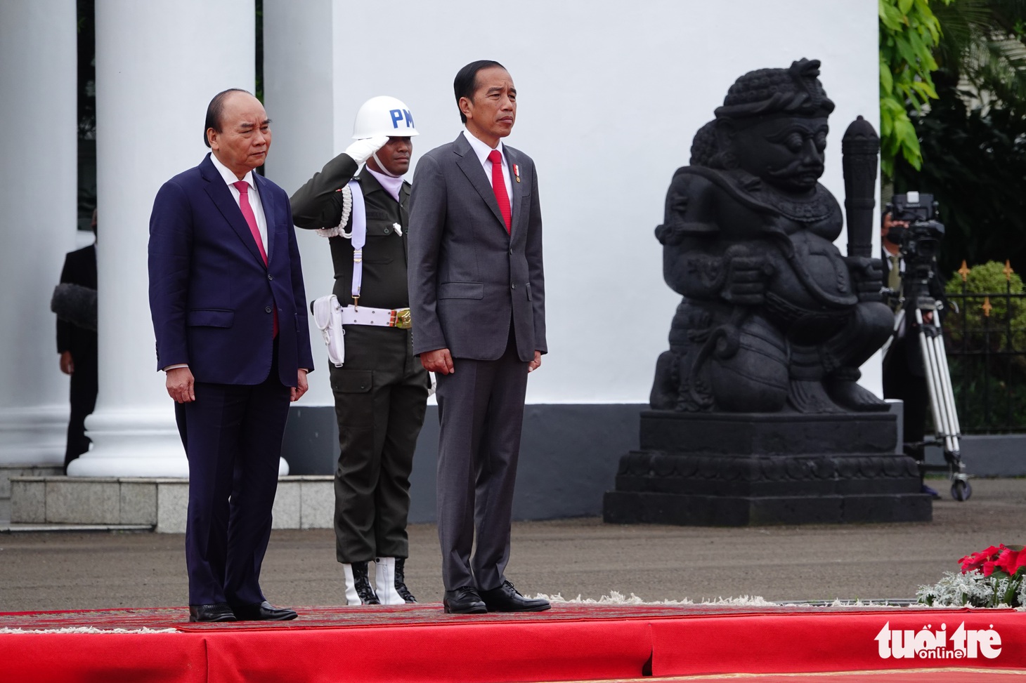 Indonesia bắn 21 phát đại bác chào đón Chủ tịch nước Nguyễn Xuân Phúc - Ảnh 1.