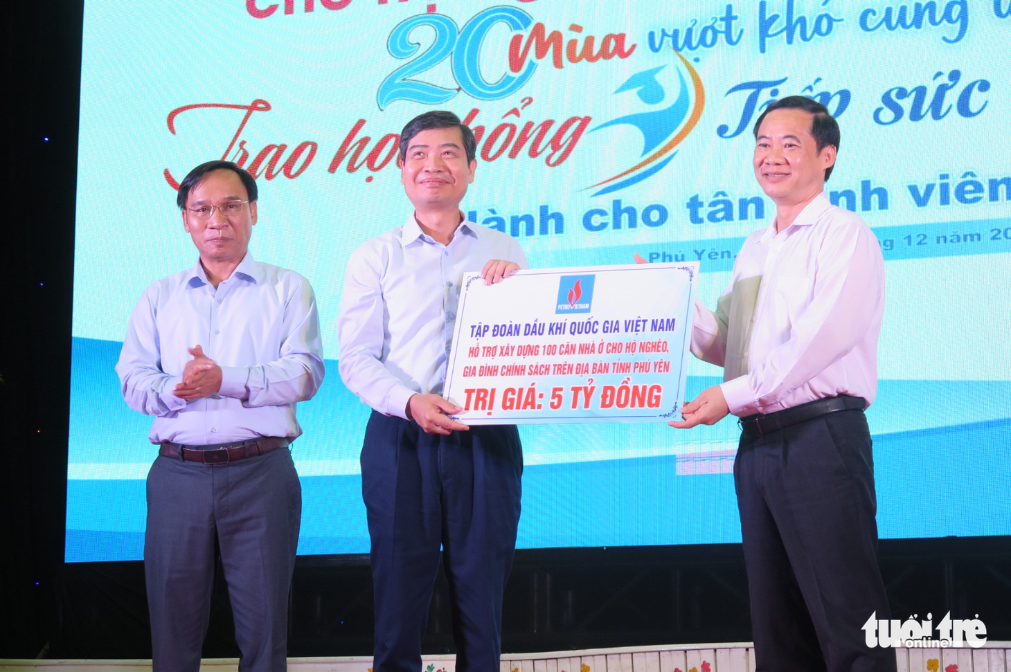 Niềm vui nhân đôi trong lễ trao học bổng ‘Tiếp sức đến trường’ tại Phú Yên - Ảnh 18.