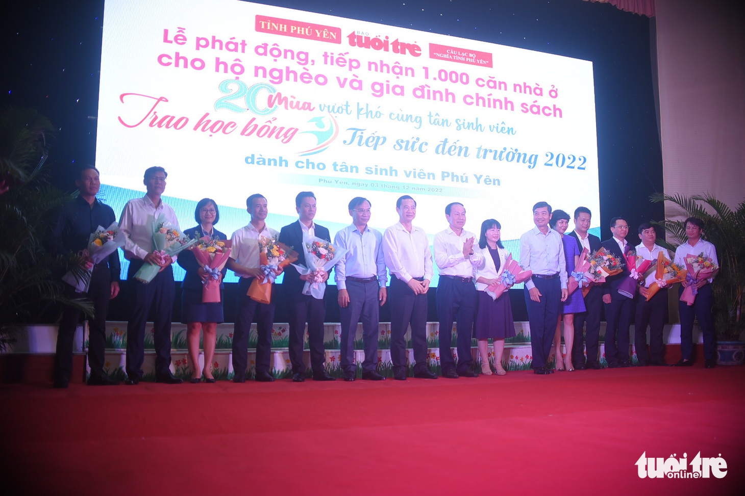 Niềm vui nhân đôi trong lễ trao học bổng ‘Tiếp sức đến trường’ tại Phú Yên - Ảnh 25.