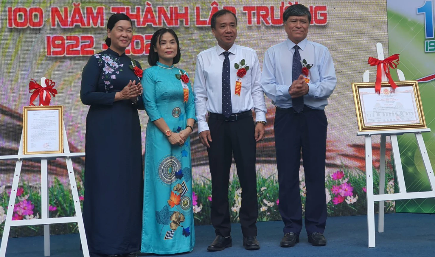 Nguyên Phó chủ tịch nước Trương Mỹ Hoa về trường cũ kể chuyện vừa học vừa làm cách mạng - Ảnh 5.