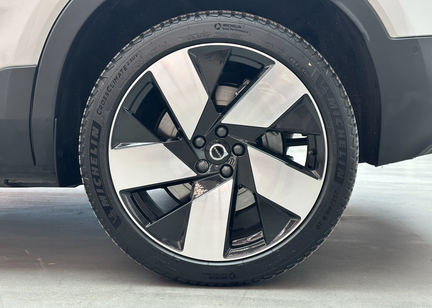 Volvo C40 Recharge 2023 sắp bán tại Việt Nam: Chạy 420 km/lần sạc - Ảnh 18.
