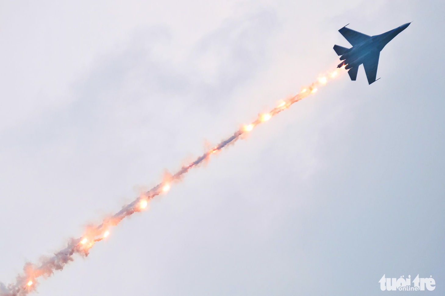 Hổ mang chúa Su-30MK2 trình diễn mãn nhãn tại Triển lãm Quốc phòng quốc tế Việt Nam - Ảnh 9.