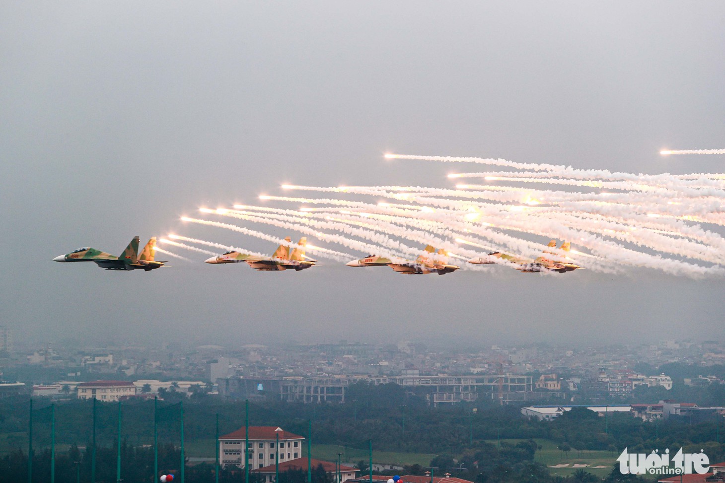 Hổ mang chúa Su-30MK2 trình diễn mãn nhãn tại Triển lãm Quốc phòng quốc tế Việt Nam - Ảnh 6.