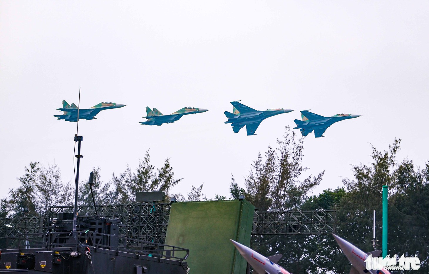 Hổ mang chúa Su-30MK2 trình diễn mãn nhãn tại Triển lãm Quốc phòng quốc tế Việt Nam - Ảnh 10.