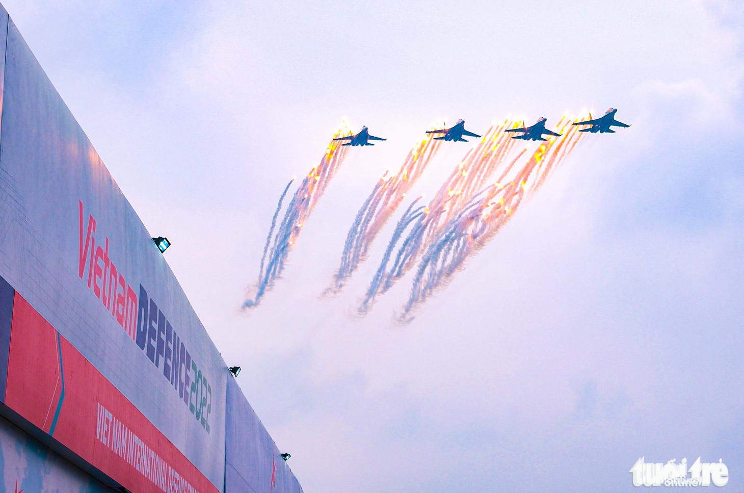 Hổ mang chúa Su-30MK2 trình diễn mãn nhãn tại Triển lãm Quốc phòng quốc tế Việt Nam - Ảnh 4.