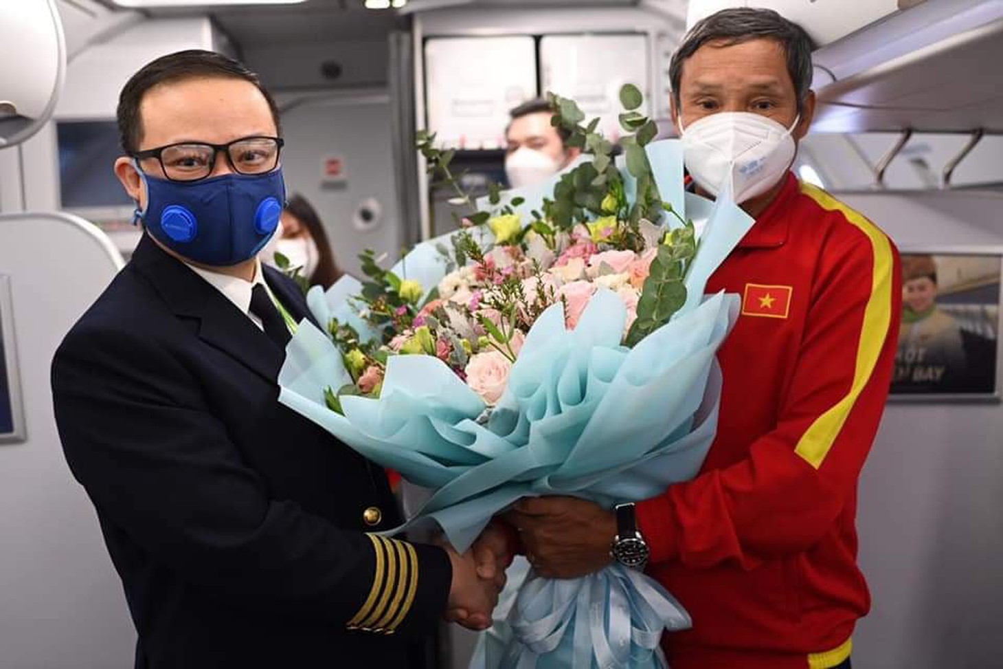 HLV Mai Đức Chung: Lúc này tôi muốn về nhà, ôm bà xã một cái ... - Ảnh 17.
