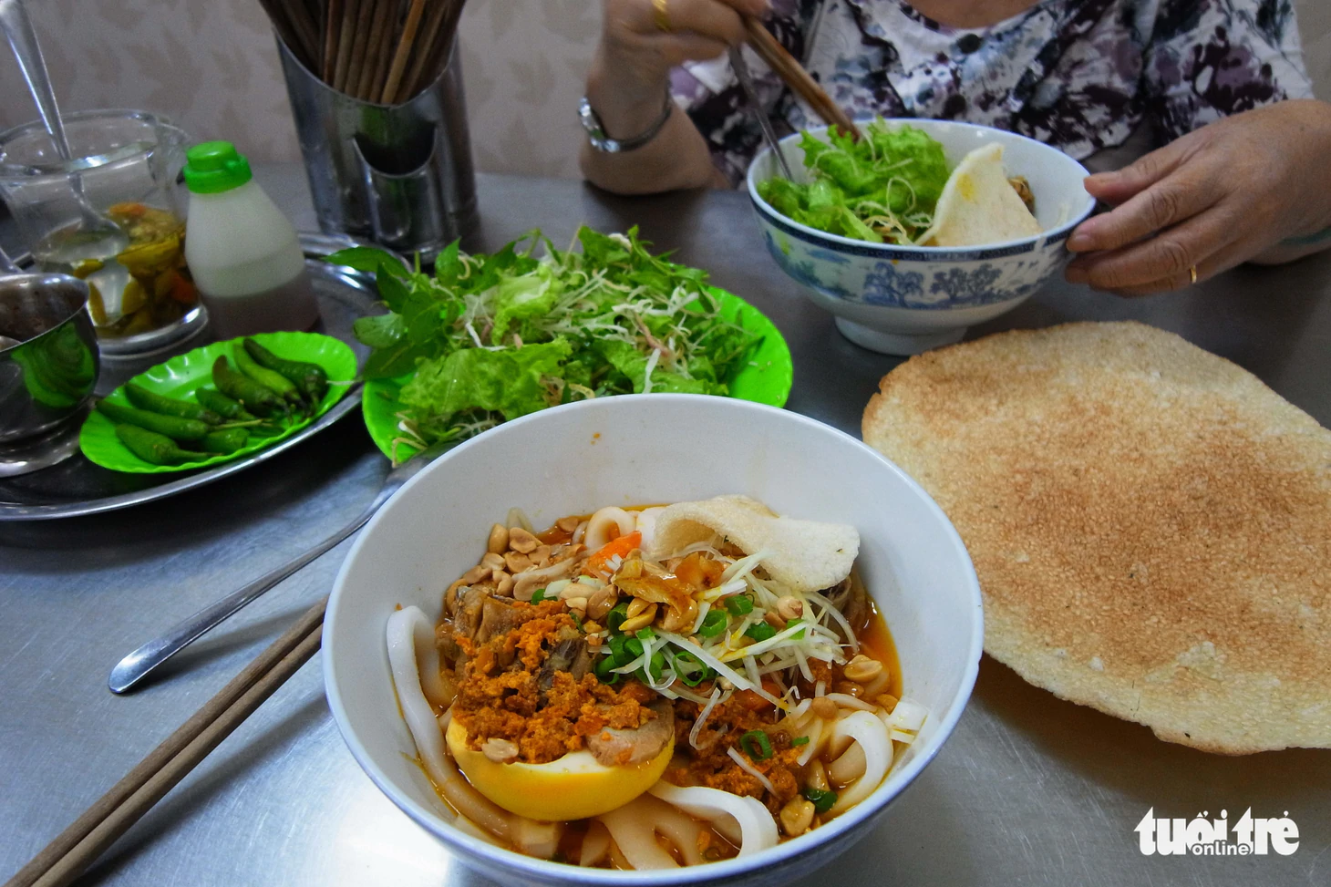 Ăn món gì dọc đường miền Trung ngon bổ rẻ? - Ảnh 3.