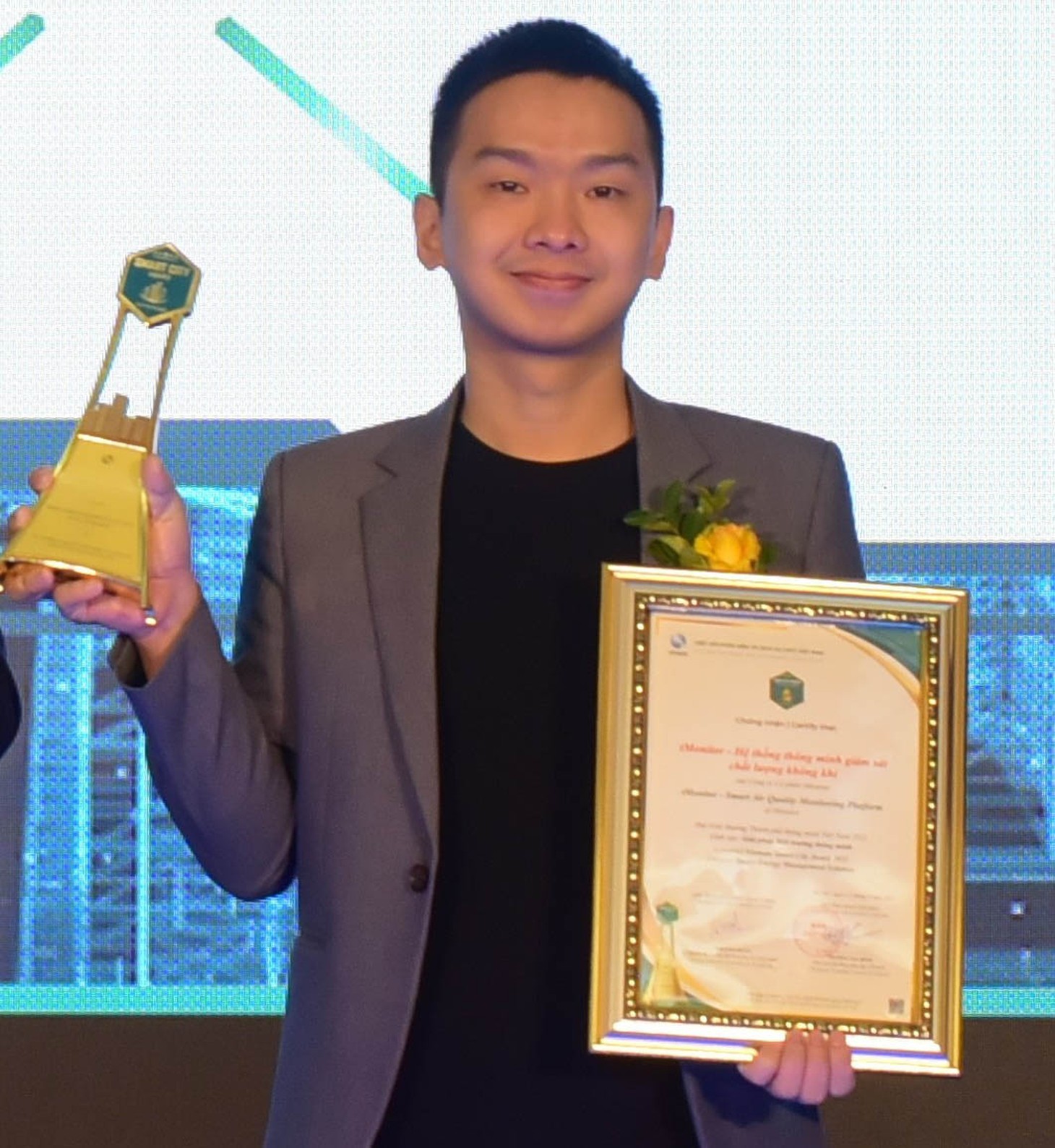Bỏ học bổng tiến sĩ, chọn khởi nghiệp - Ảnh 1.