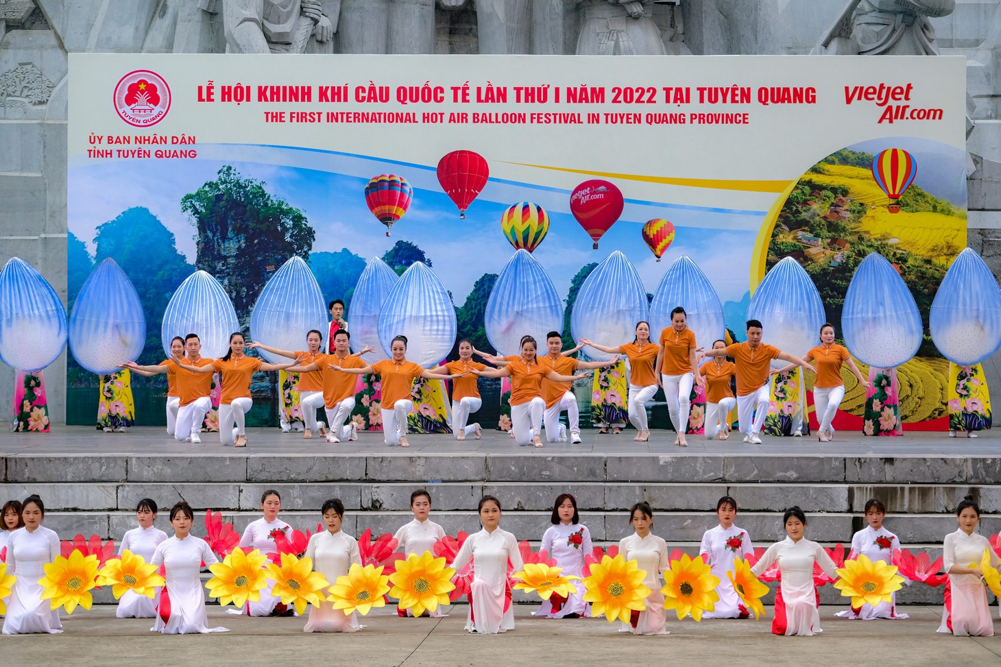 Lễ hội khinh khí cầu quốc tế tô điểm vẻ đẹp núi rừng Đông Bắc - Ảnh 2.