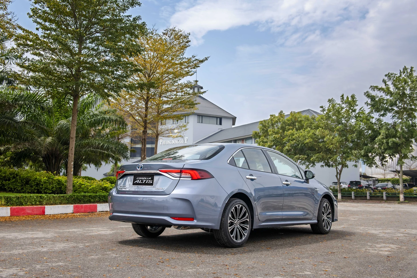 Toyota Corolla Altis 2022 ra mắt Việt Nam: Thêm nhiều công nghệ, giá từ 719 triệu đồng - Ảnh 2.