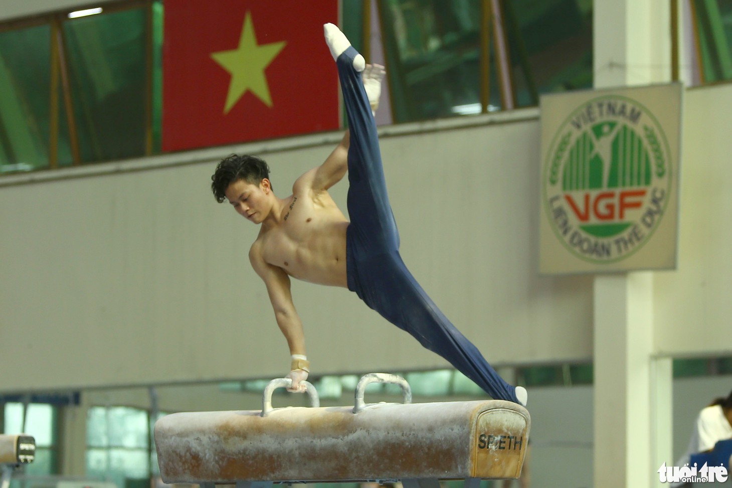 Những chàng trai 6 múi đội tuyển thể dục dụng cụ Việt Nam vắt sức cho SEA Games 31 - Ảnh 2.
